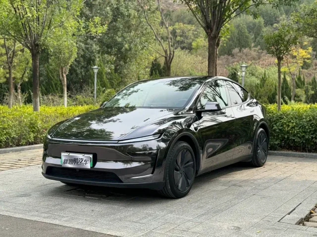 Фотография автомобиля — Tesla Model Y