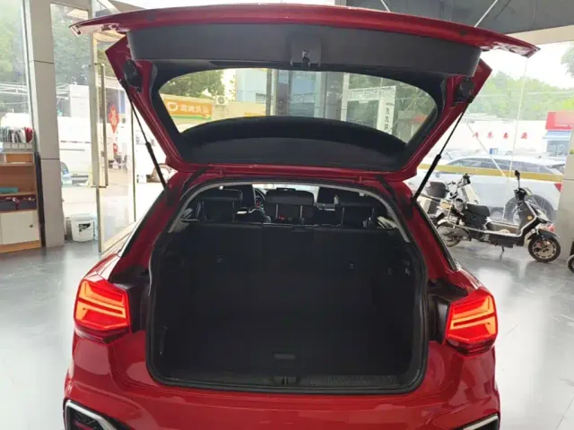 Audi Q2L — Фото автомобиля 18