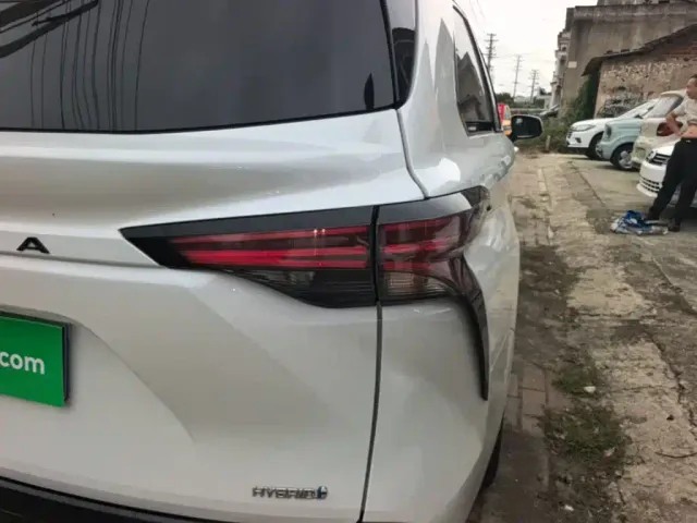 Toyota Granvia — Фото автомобиля 7