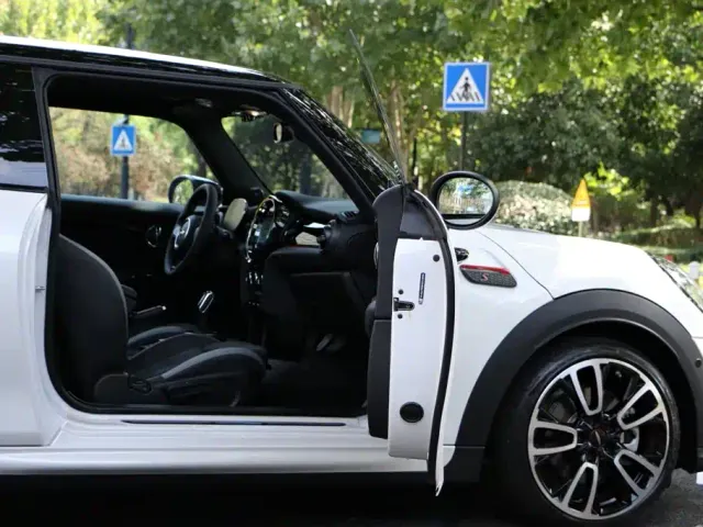 MINI Hatch — Фото автомобиля 14