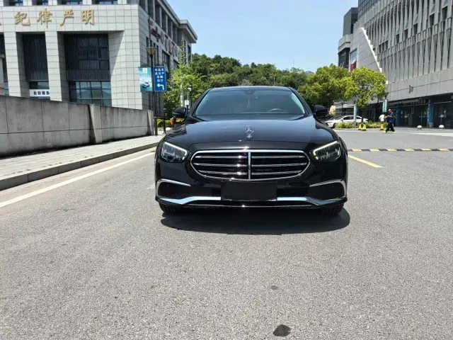 Mercedes-Benz E-Class — Фото автомобиля 8