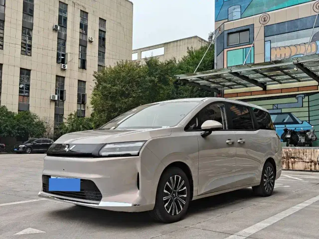 Фотография автомобиля — Wuling Starlight 730
