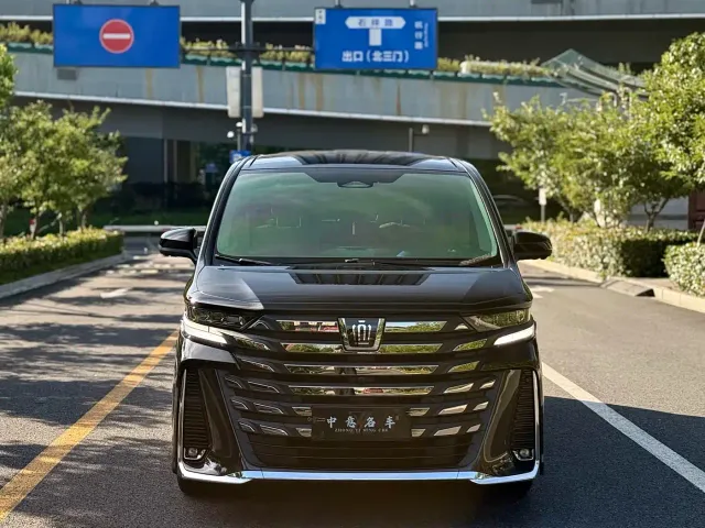 Toyota Vellfire — Фото автомобиля 2