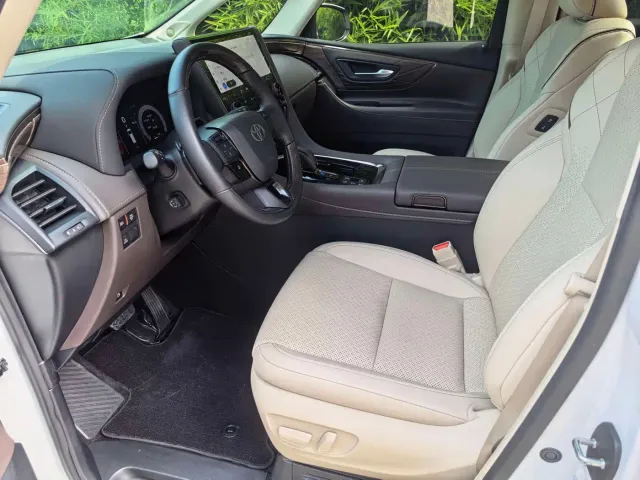 Toyota Alphard — Фото автомобиля 4
