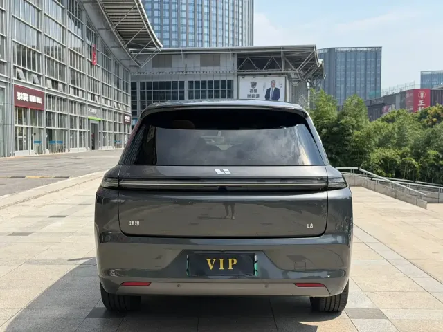 Li Auto Li L8 2024 Pro — Фото автомобиля 12