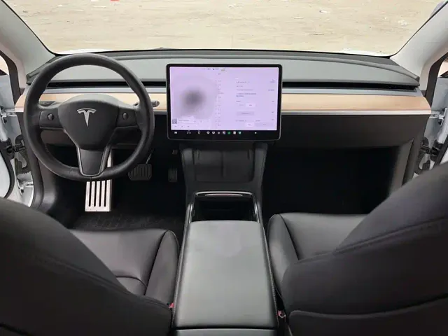 Tesla Model 3 — Фото автомобиля 3