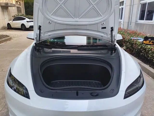 Tesla Model 3 — Фото автомобиля 19