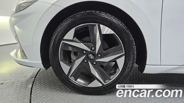 Hyundai Avante CN7 — Фото автомобиля 5
