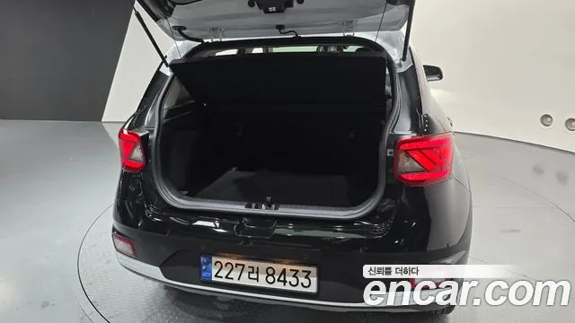 Hyundai Venue — Фото автомобиля 24