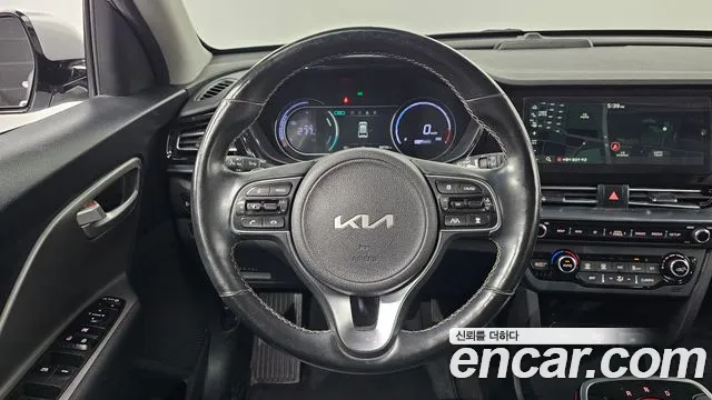 Kia Niro — Фото автомобиля 19