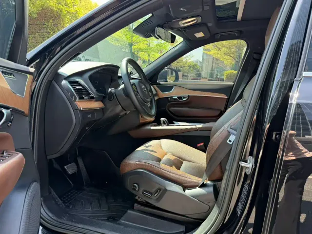 Volvo XC90 — Фото автомобиля 4