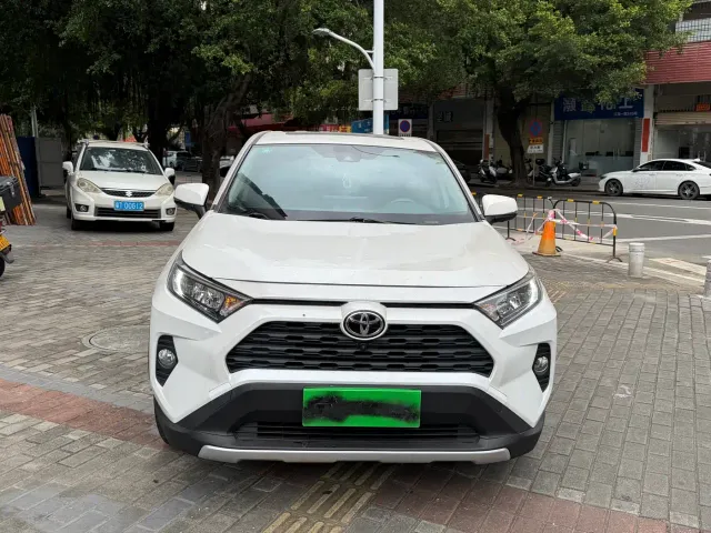 Toyota RAV4 — Фото автомобиля 2