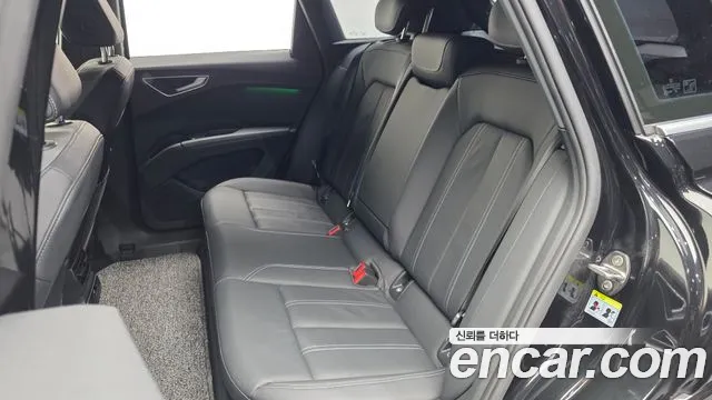 Audi Q4 e-tron F4 — Фото автомобиля 15