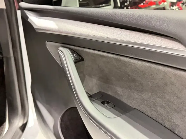 Tesla Model Y — Фото автомобиля 13