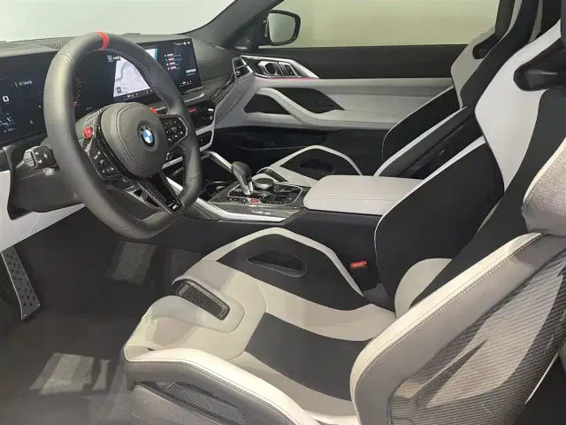 BMW M4 — Фото автомобиля 10