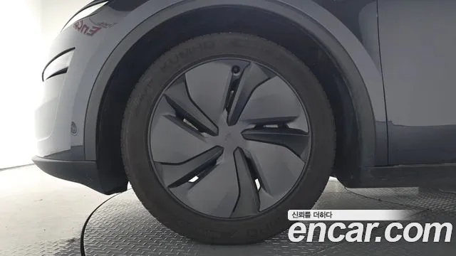 Tesla Model Y — Фото автомобиля 4