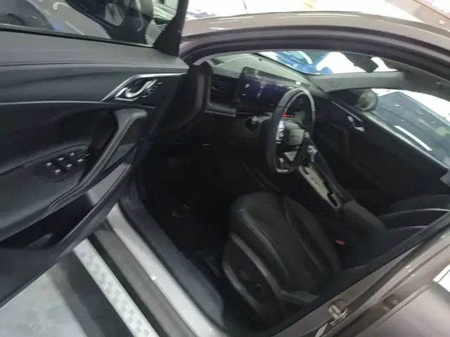 Roewe RX5 — Фото автомобиля 15
