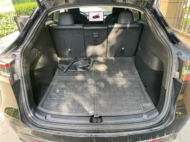 Tesla Model Y — Фото автомобиля 9