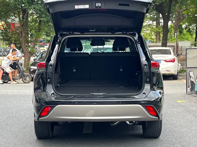 Toyota Highlander — Фото автомобиля 7