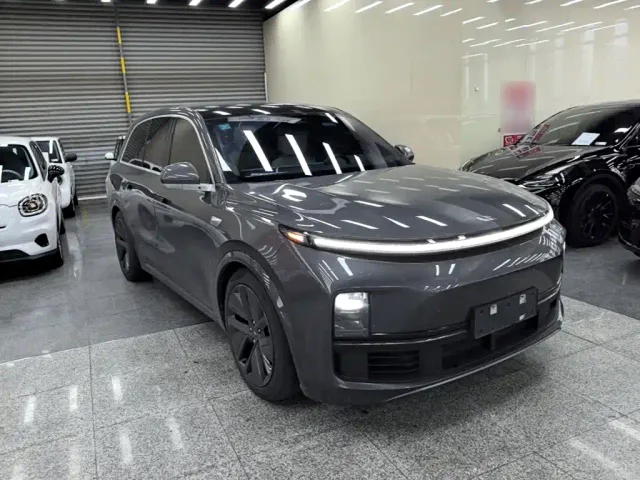 Li Auto L8 — Фото автомобиля 3