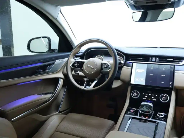 Jaguar XFL — Фото автомобиля 14