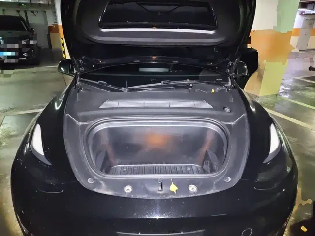 Tesla Model Y — Фото автомобиля 10
