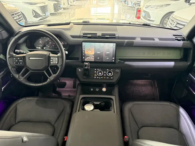 Land Rover Defender — Фото автомобиля 13