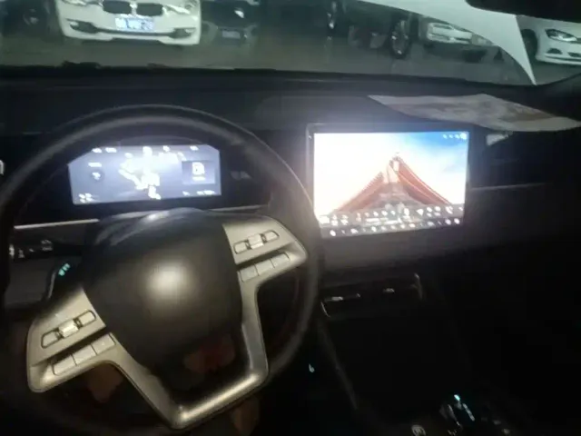 BYD Qin L — Фото автомобиля 9