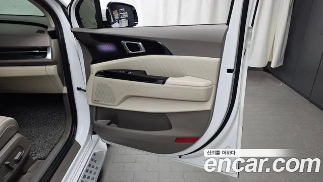 Kia Carnival Generation 4 — Фото автомобиля 25