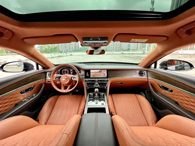 Bentley Flying Spur — Фото автомобиля 9