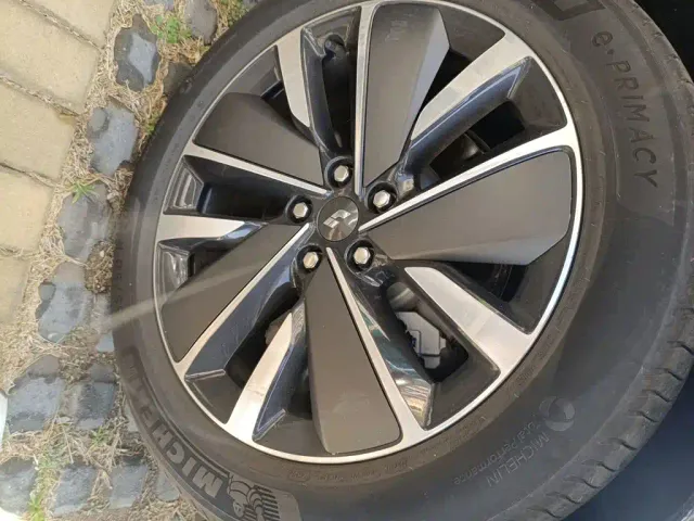 Li Auto L7 — Фото автомобиля 25