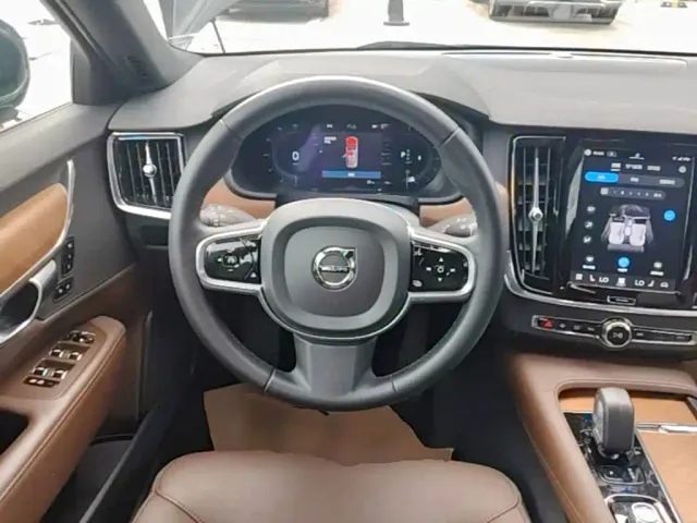 Volvo S90 — Фото автомобиля 10