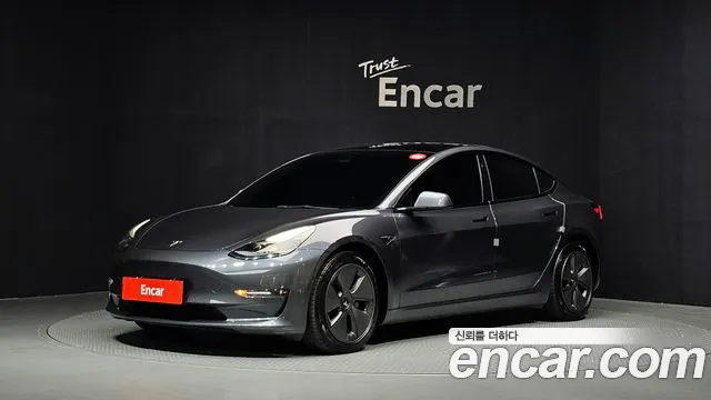Фотография автомобиля — Tesla Model 3