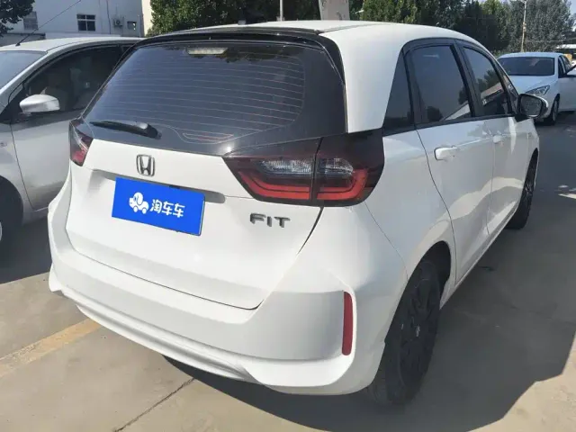 Honda Fit — Фото автомобиля 3
