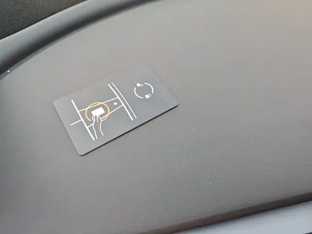 Tesla Model Y — Фото автомобиля 8