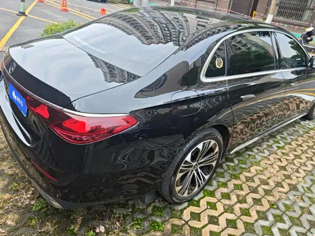 Mercedes-Benz E-Class — Фото автомобиля 3