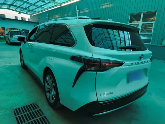 Toyota Sienna — Фото автомобиля 4