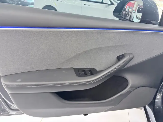 Tesla Model 3 — Фото автомобиля 12