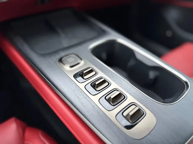 Xiaomi SU7 — Фото автомобиля 15