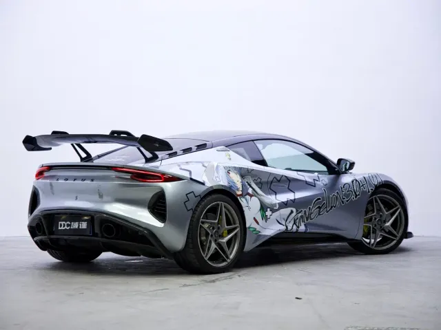 Lotus Emira — Фото автомобиля 7