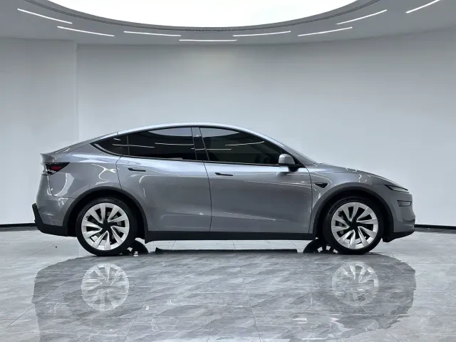 Tesla Model Y 2025 Facelift Long Range All-Wheel Drive — Фото автомобиля 10