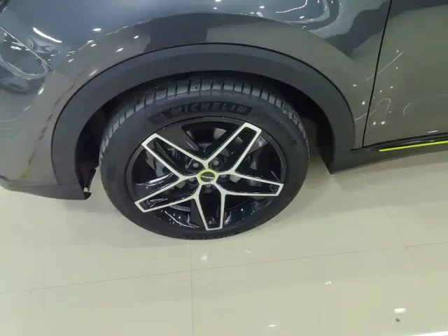 Roewe RX5 — Фото автомобиля 24