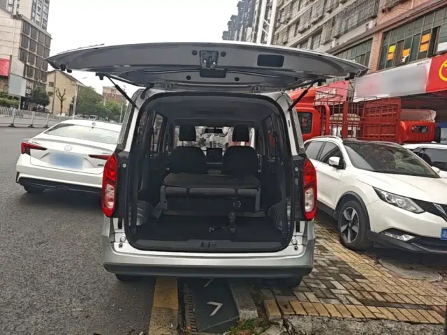 Wuling Hongguang — Фото автомобиля 18