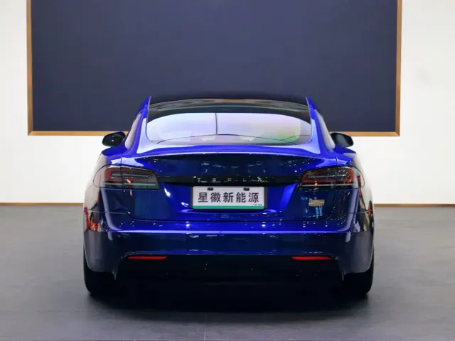 Tesla Model S — Фото автомобиля 22