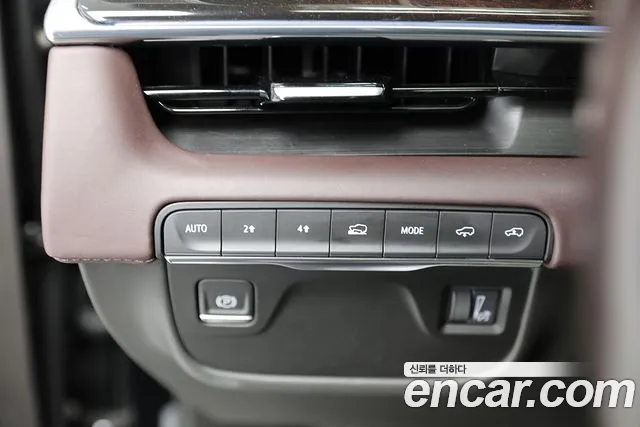 Cadillac Escalade — Фото автомобиля 15