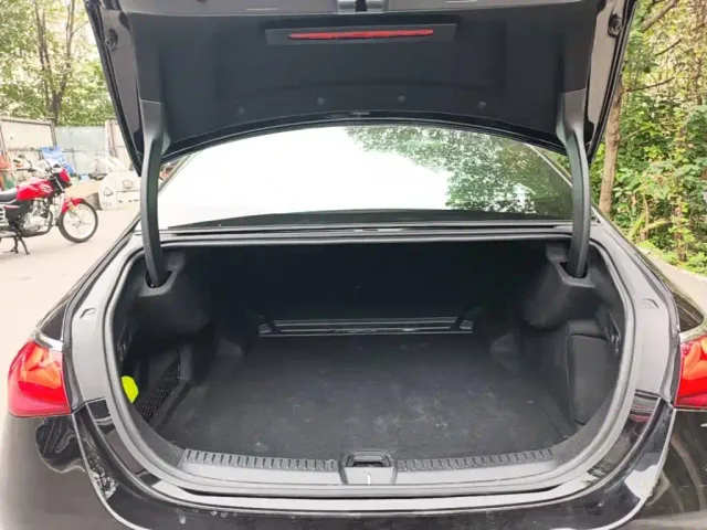 Mercedes-Benz E-Class — Фото автомобиля 18
