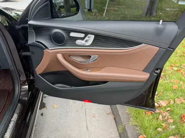 Mercedes-Benz E-Class — Фото автомобиля 5