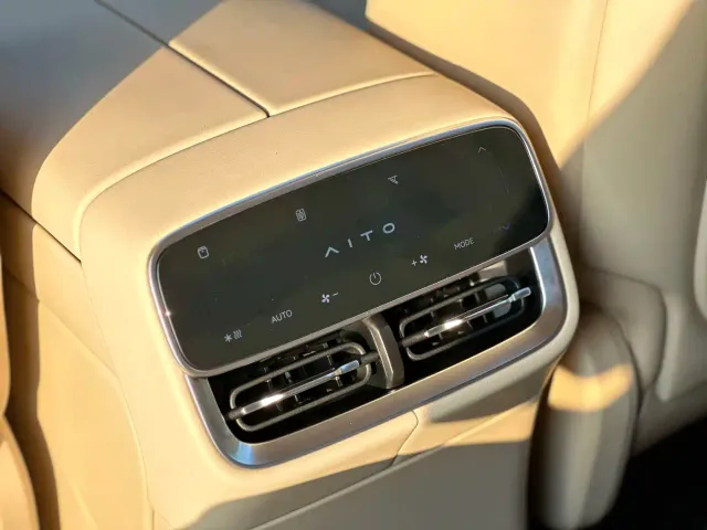 Aito M7 — Фото автомобиля 17
