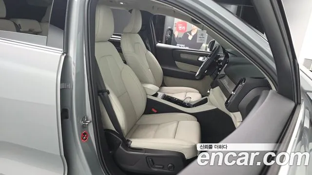 Вольво XC40 B4 Ultra Bright — Фото автомобиля 10