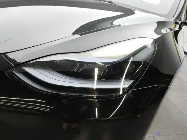 Tesla Model 3 — Фото автомобиля 5